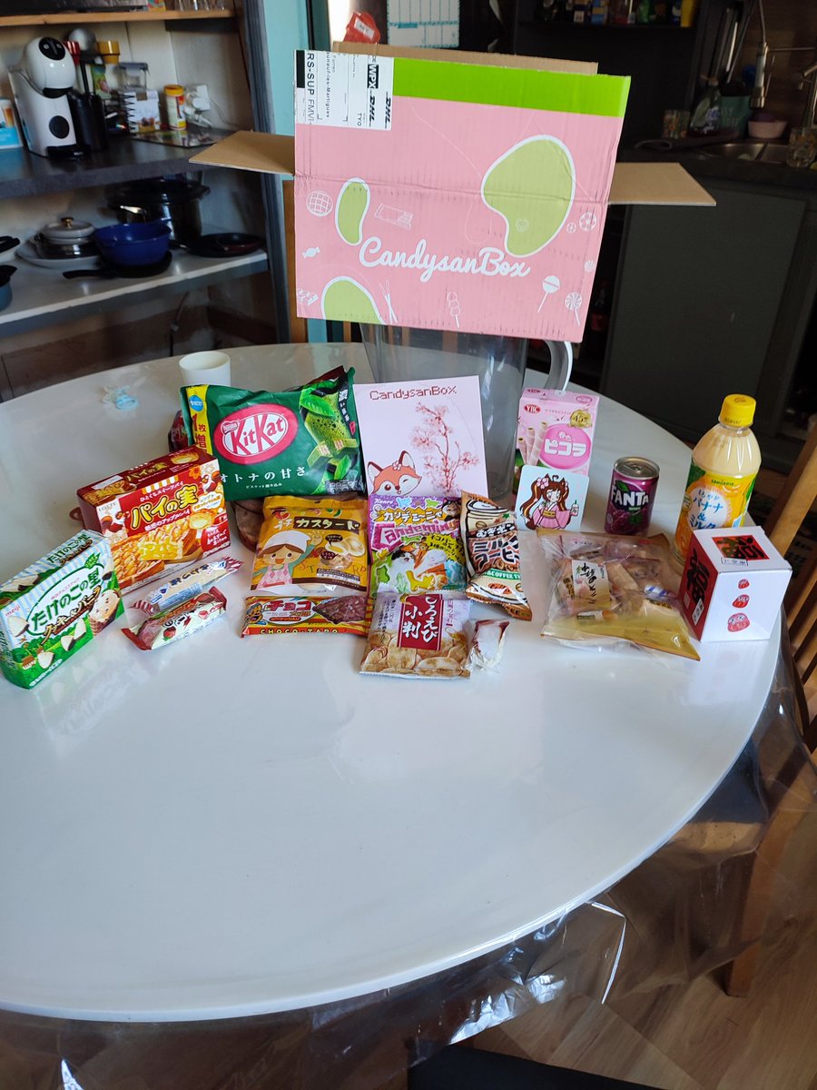 McStiver's tweet photo. @CandysanShop reçu ce matin, hmmm tout a l'air si bon, et c'est si beau https://t.co/hvktEgCBhN