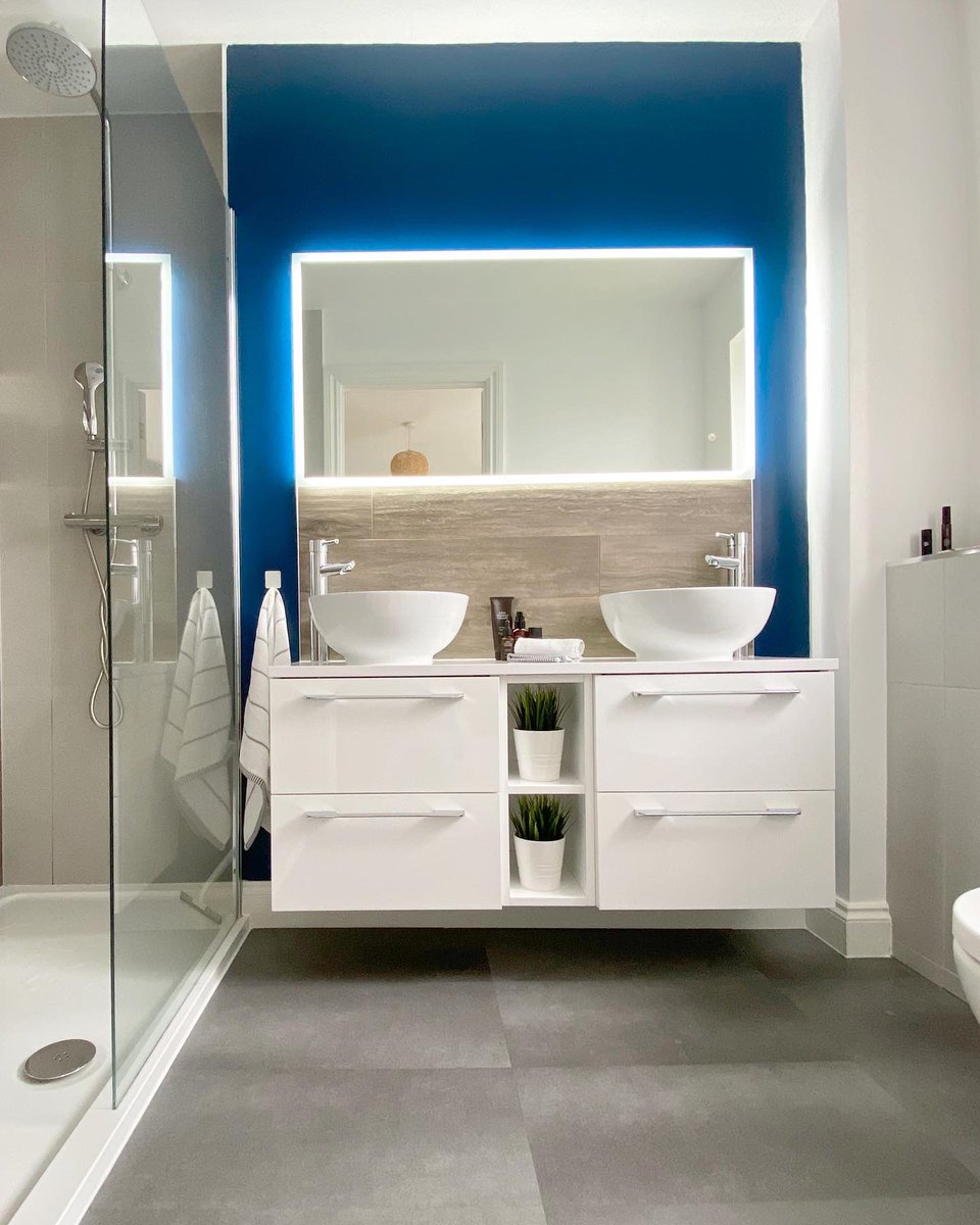 TheTapEndDesign's tweet photo. Double basin vibes from this #MasterEnsuite project 💙 We love the open alcoves to the centre which make for good towel storage or decorative storage as shown here! https://t.co/UoG9QJnpBf