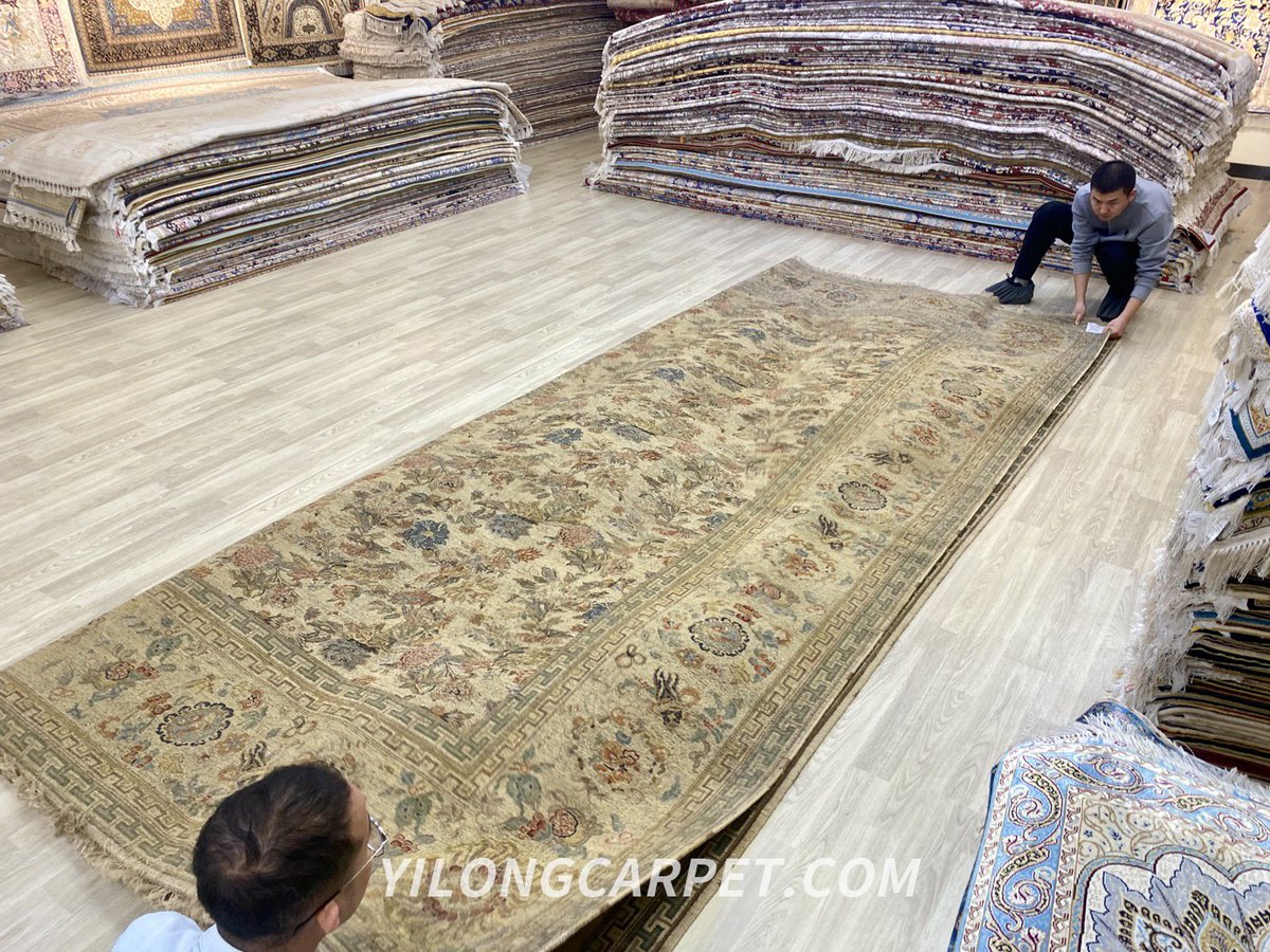 silkpersianrug's tweet image. Handmade wool-silk oriental carpet from Yilong will be shipped to our customer. #woolsilkrug #Chineserug #handmaderug #orientalrug #persianrug
Email address: alice@yilongcarpet.com 
WhatsApp: +86 156 3892 7921  yilongcarpet.com