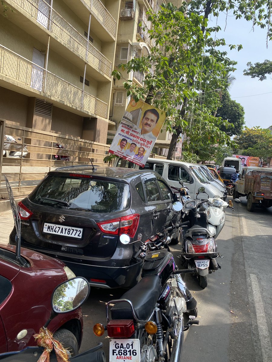 dipeshvarma's tweet photo. @MumbaiRTO @MumbaiPolice This is Universal high school in Ashokvan Dahisar East. Everyday school buses &amp; small vans create traffic and trouble all the citizens living near the school. Kindly take the necessary action. Thanks https://t.co/OOvtWgAxBC