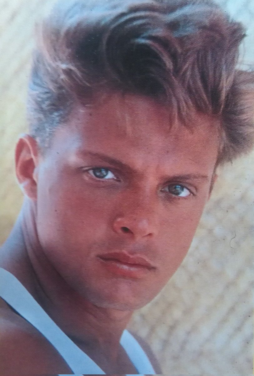 Hoy de cumpleaños El Sol de México, uno de los más grandes ídolos de la música latina y mundial, el versátil Luis Miguel. Felicidades en su día. #LuisMiguel