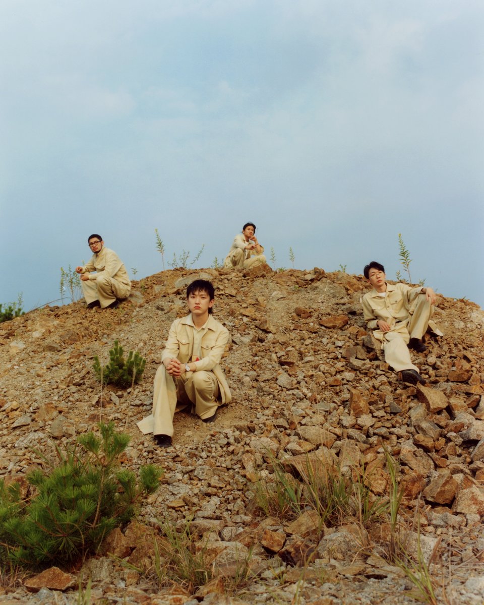RootsBuzzy's tweet photo. 【新着記事】 INTERVIEW | Silica Gel
#실리카겔 #Bside #B333
レーベル《Bside》より発売された7インチレコードを記念しメール・インタビューを敢行。活動休止直前の日本公演の思い出や「Silica Gelの再デビュー」を飾った収録曲について訊いた。
▼記事
https://t.co/wLSZ7WixjA https://t.co/BmV5b4mhuU