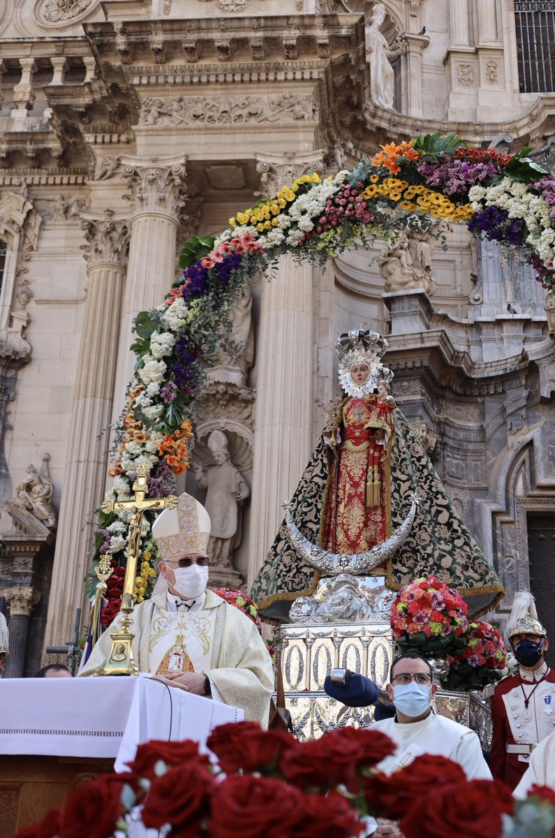 Patriciaflopez's tweet photo. Un placer disfrutar de la misa huertana celebrada ante la imagen de la Virgen de la Fuensanta con motivo del #BandoDeLaHuerta.

Gracias a Manuel R. García y a los caballeros de la Fuensanta por la invitación.

¡Enhorabuena Murcia! https://t.co/G5rmWl58nj