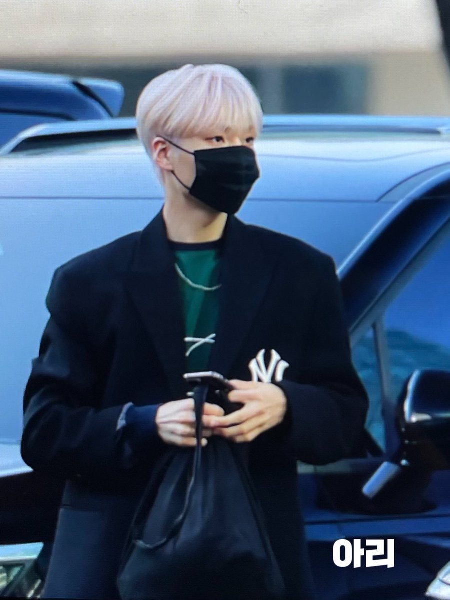 ki_ra_es's tweet photo. 엉엉 . .
.            19살                                      21살 https://t.co/oEZFrJdyg0