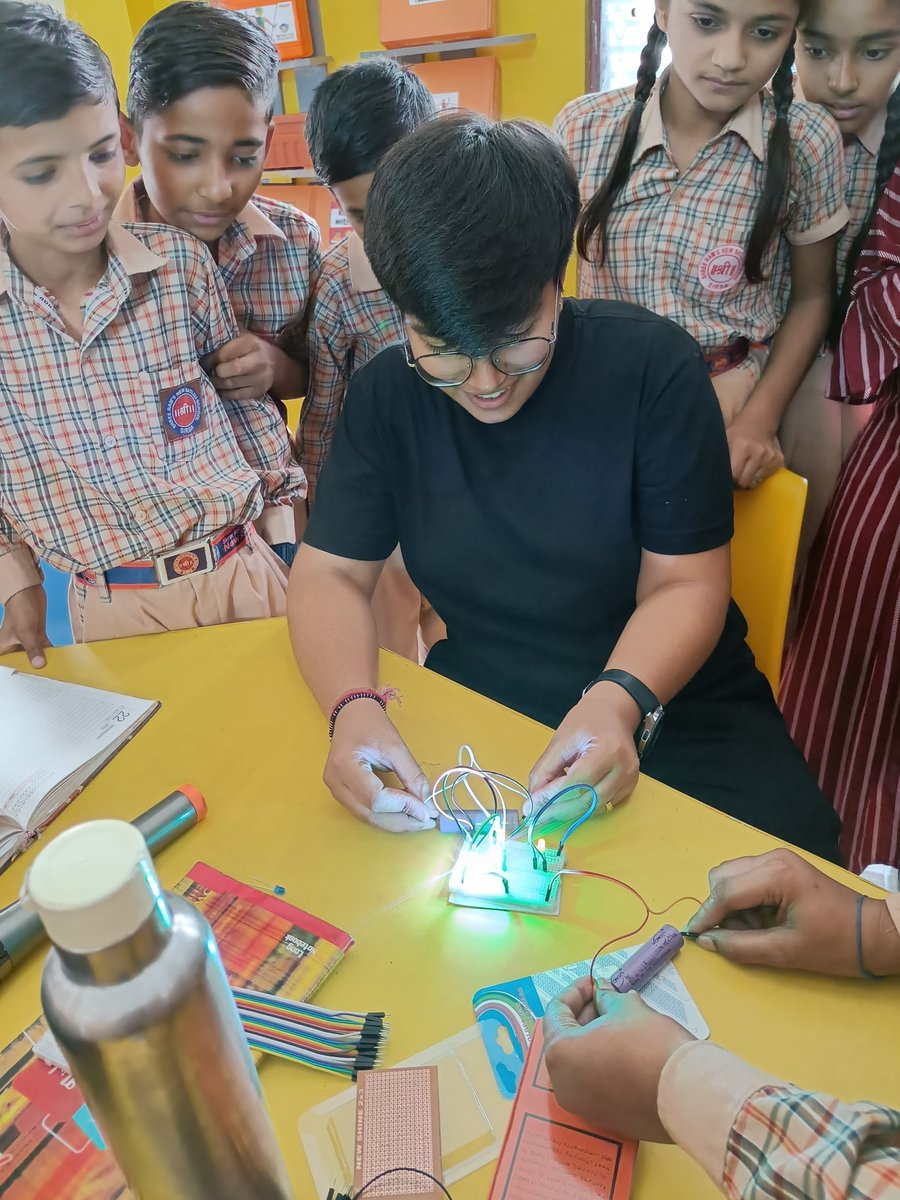 ShreeSirsa's tweet photo. Robotics Lab Experiments
A glimpse of our students performing experiments at Atal Tinkering Lab (Robotics Lab). Today our students learned about the basics of robotics and electronics.

#RoboticsLab #SRNSSSS #ShreeRamsnewsatlujseniorsecondaryschool #Electronics https://t.co/uWWLXrTFaB