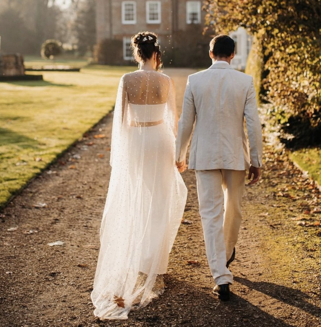 Romantic moments in the golden hour glow 💕
.
photo by <a href="/voyteckphoto/">Voyteck Photography</a>