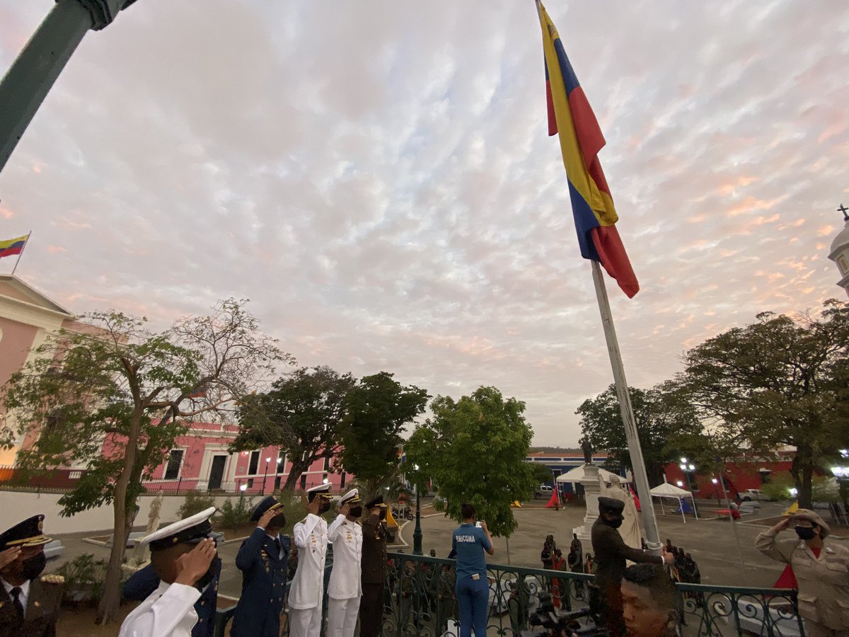 Desde el Altar de la Patria, Ciudad Bolívar iniciamos los actos de los 212 aniversario de la proclamación de nuestra independencia; seguimos en pie de lucha por nuestra patria libre y soberana bajo las políticas del presidente <a href="/NicolasMaduro/">Nicolás Maduro</a>