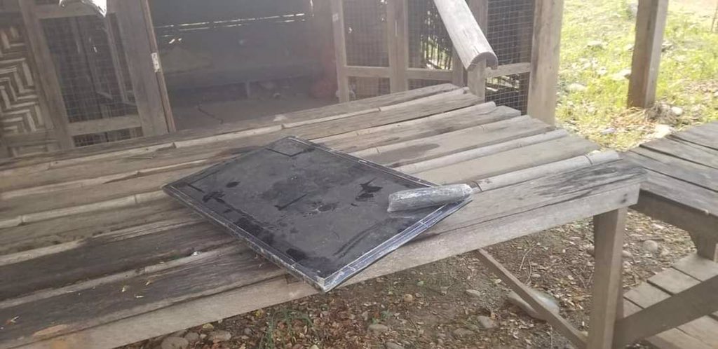 eitphyo68437076's tweet photo. In Hnankhar village, Gangaw tsp, the dead body of a 60 yo man was found following the raid of junta soldiers and PyuSawHtee yesterday. They looted the foodstuffs and also threatened to burn down the village. #2022Apr19Coup #WhatsHappeningInMyanmar https://t.co/zFdFgU6CxU