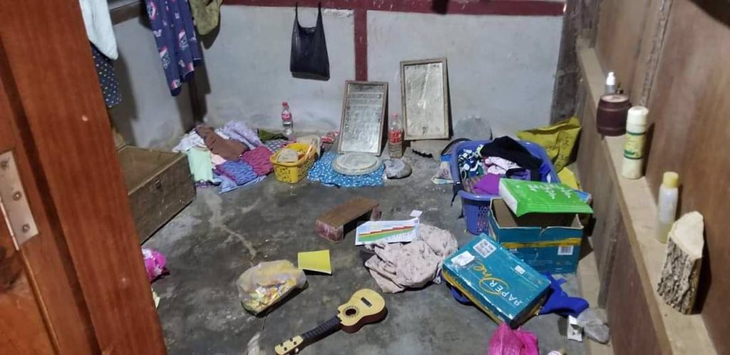 eitphyo68437076's tweet photo. In Hnankhar village, Gangaw tsp, the dead body of a 60 yo man was found following the raid of junta soldiers and PyuSawHtee yesterday. They looted the foodstuffs and also threatened to burn down the village. #2022Apr19Coup #WhatsHappeningInMyanmar https://t.co/zFdFgU6CxU