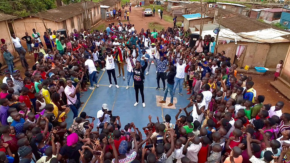 SRVictor256's tweet photo. Forever the Gurus go firm, look at this Genuine energy where a was born and raised in the Naguru slums Outreach ๐ค
Gratitude @PaulSelah The Official Hypeman bse @hypetakeover leadsโ๐พ
#SabulaNation #HypeTakeOver #NoHypeNoParty https://t.co/xI9dwf5pKu