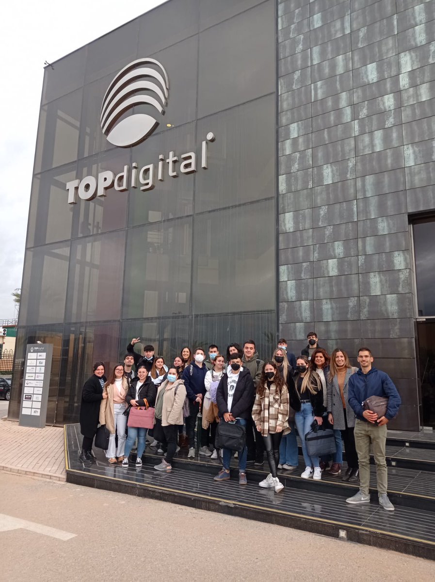 EmprendePolitec's tweet photo. ✅El #alunmado del grupo #S15AF ha tenido el placer de asistir a la #formación en el programa @SageSpain en las instalaciones de @GrupoTOPdigital con la #colaboracion de @diverxiamlg
#Agradecer la iniciativa, y a sus profesores #MartaRequena y #VíctorParedes por organizarlo. https://t.co/n0533AHDlF