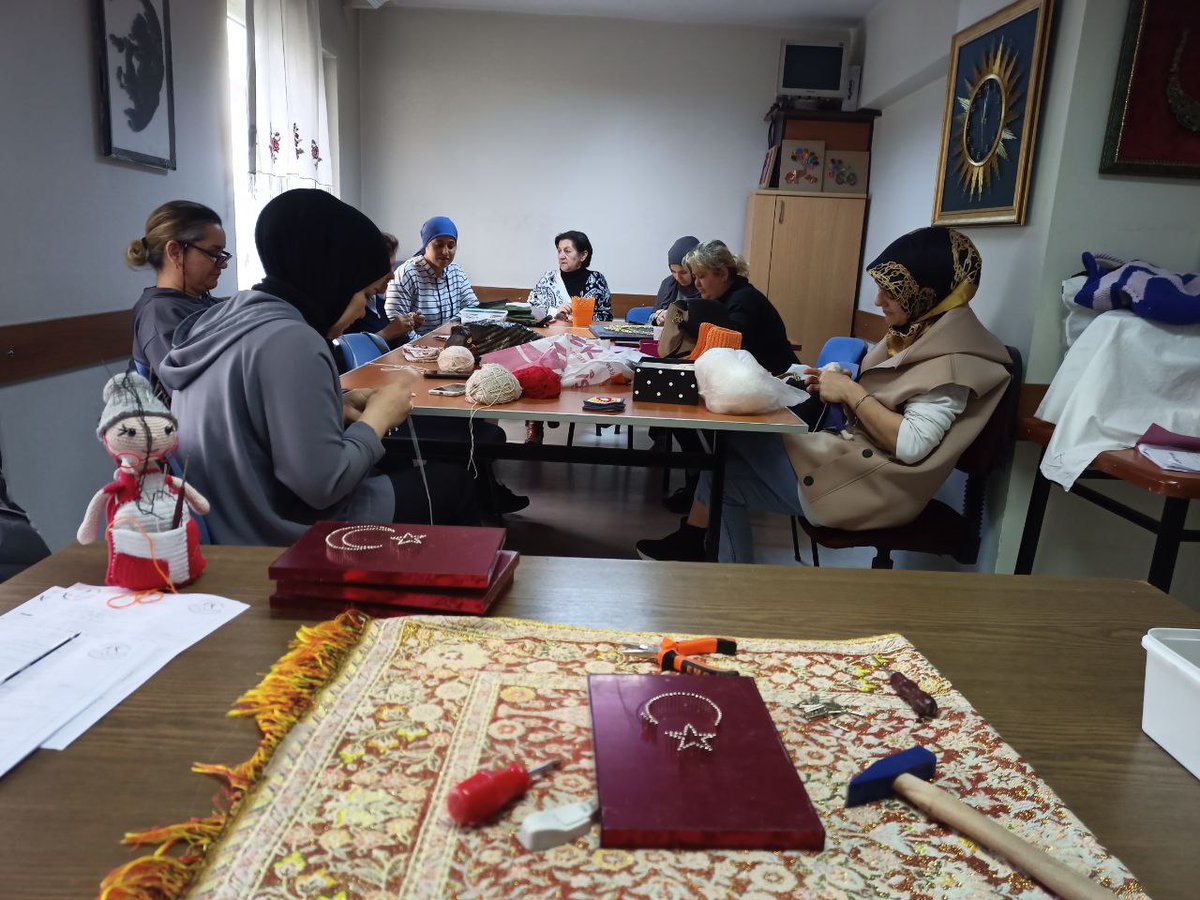 Zehra ASLAN eğitmenliğinde açılan Amigurumi Kursumuz çalışmalarını sürdürüyor.
<a href="/tcmeb/">Millî Eğitim Bakanlığı</a> <a href="/yilmaznazif/">Nazif Yılmaz</a> <a href="/sdulger43/">Sabahattin DÜLGER</a> <a href="/mebhbogm/">MEB Hayat Boyu Öğrenme Genel Müdürlüğü</a> @hayatboyuailesi <a href="/zuleyhaaldogan/">Züleyha Aldoğan</a> <a href="/ismailbas67/">İsmail BAŞ</a> <a href="/GokhanIncirciog/">Gökhan İNCİRCİOĞLU</a>