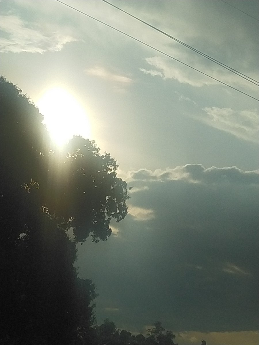 Rachel67780422's tweet photo. 5:30pm on a cloudy day in Uganda.
My motherland.
The Pearl....... https://t.co/inuHJ5YgvR