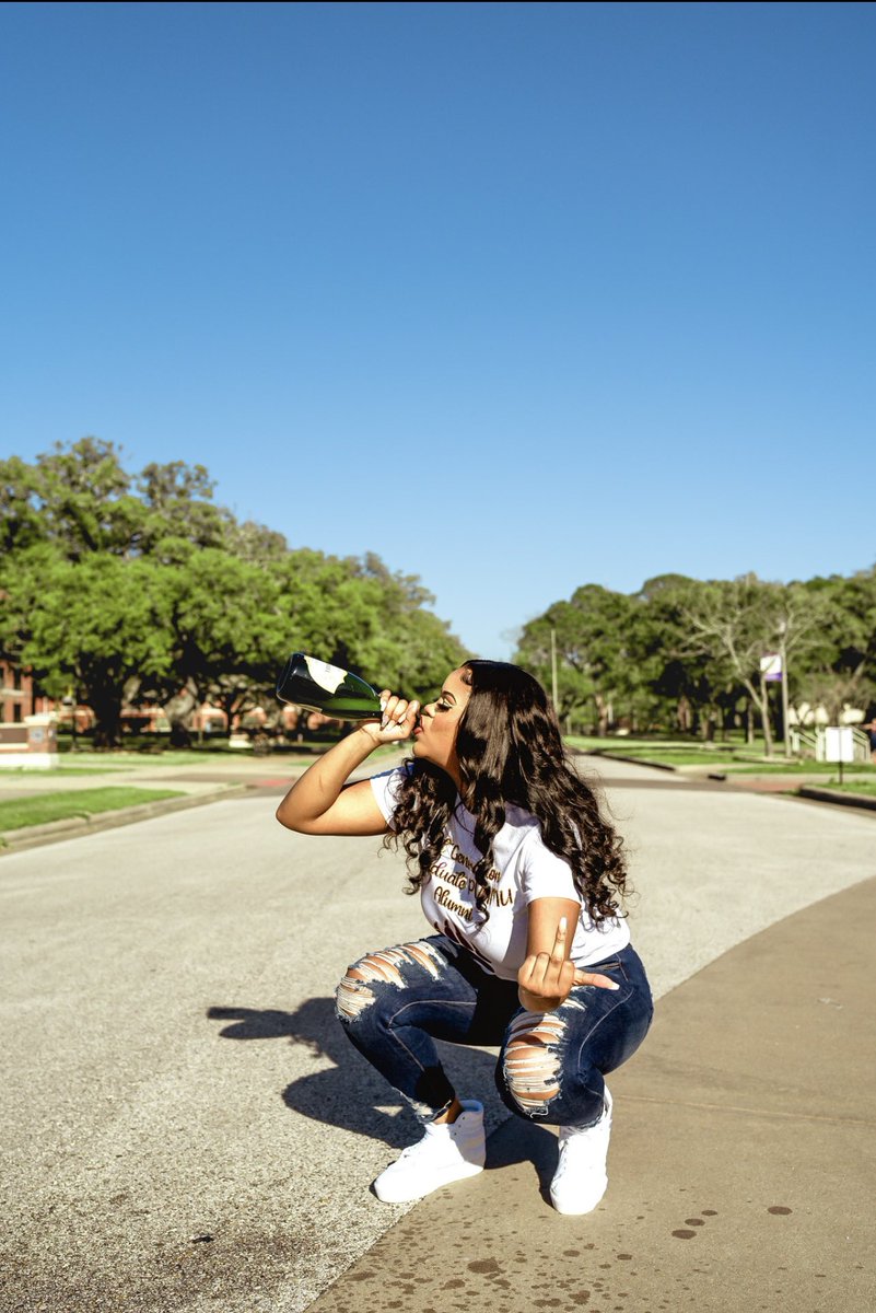 bigAYRI's tweet image. Forever breaking generational curses.🙏🏽
BIG Alumna NOT da lil one.👆🏽
#HBCUGrad #PvGrad #Pv22