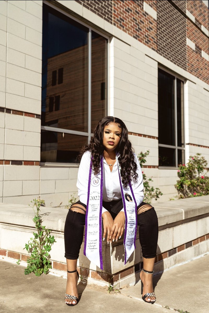 bigAYRI's tweet image. Forever breaking generational curses.🙏🏽
BIG Alumna NOT da lil one.👆🏽
#HBCUGrad #PvGrad #Pv22