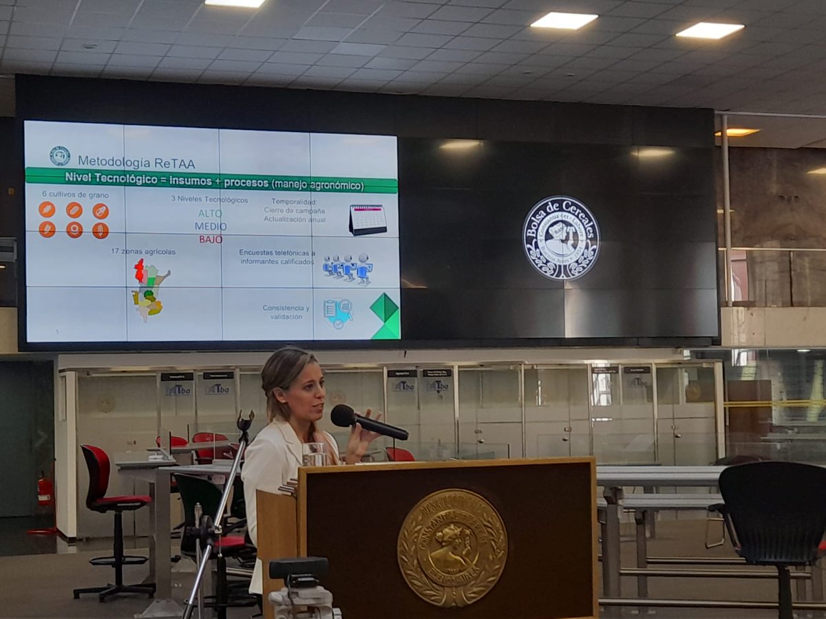 Bolsadecereales's tweet photo. .@DRegeiro y @atejedar de @Bolsadecereales @BolsadeC_ETyM presentaron “El aporte del #ReTAA al diagnóstico y la evaluación del impacto de la fertilización en Argentina" en la“Declaración de Bs. As. sobre la Brecha de Nutrientes en Argentina” #NutrientesArgentina https://t.co/YwRDBF4xKY