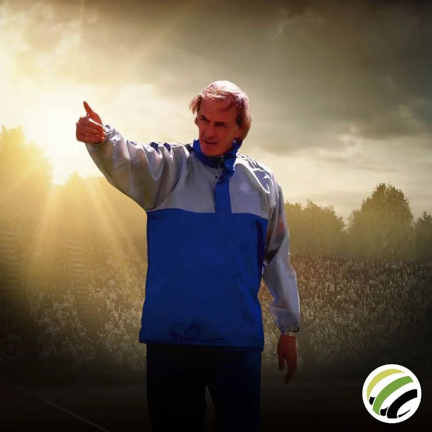 #Menotti: “De espaldas al arco adversario hay que jugar a un toque, porque dos toques dan el tiempo suficiente para permitirle la intercepción al adversario. Si un jugador de espaldas quiere dominar la pelota, la rebota y es muy difícil cubrirla en esa posición”.