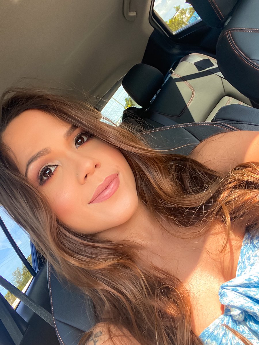 SerraScott's tweet photo. Makeup on point https://t.co/K8oUj8g8Zt
