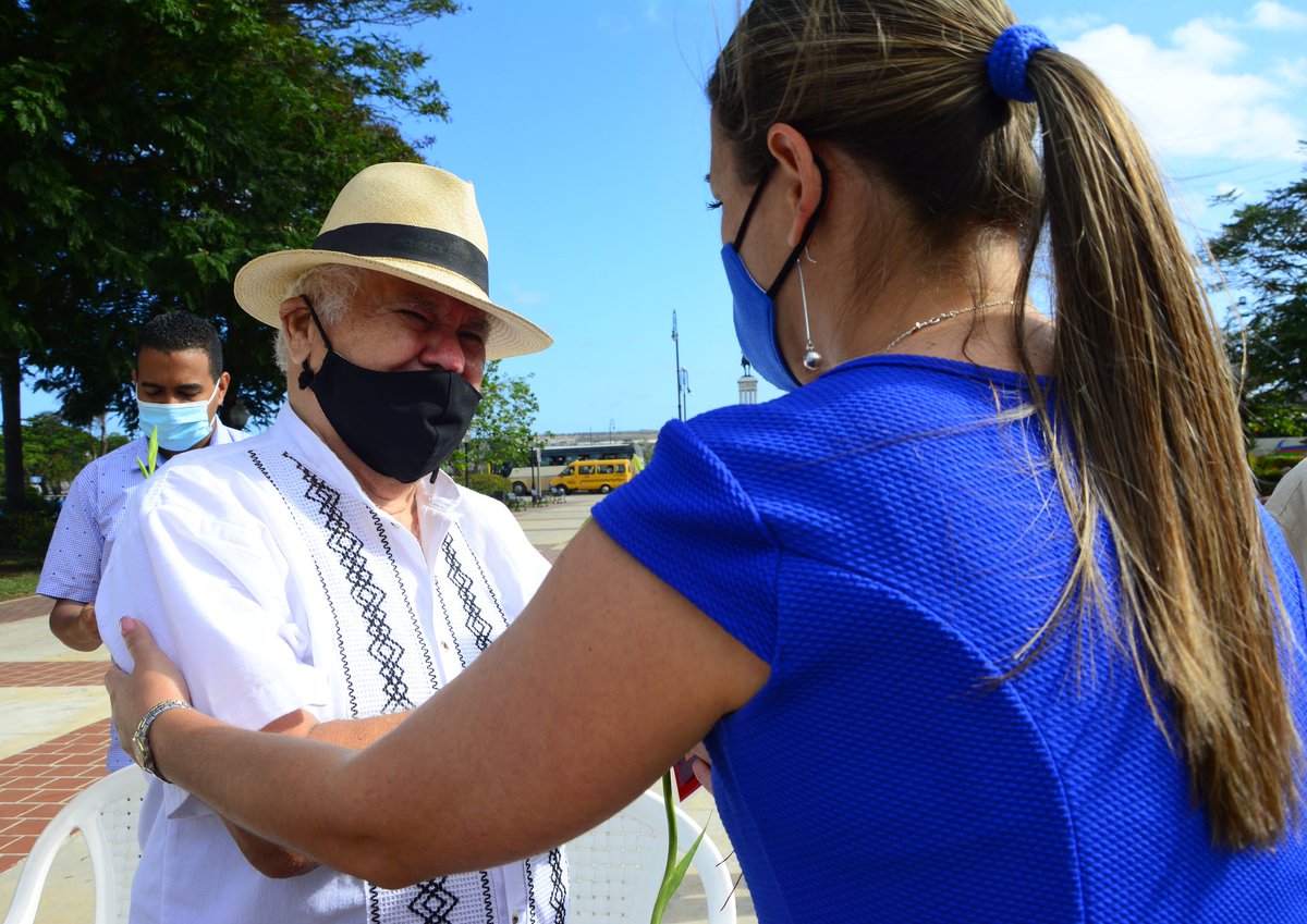 A los pies de Martí y el día de la Victoria nos encontramos dos generaciones, la AJR y la <a href="/UJCdeCuba/">UJC de Cuba</a> en el aniversario 60 de la organización juvenil. Con este encuentro el compromiso de no olvidar la historia y seguir buscando la epopeyas de nuestro tiempo. #Cuba #VamosConTodo