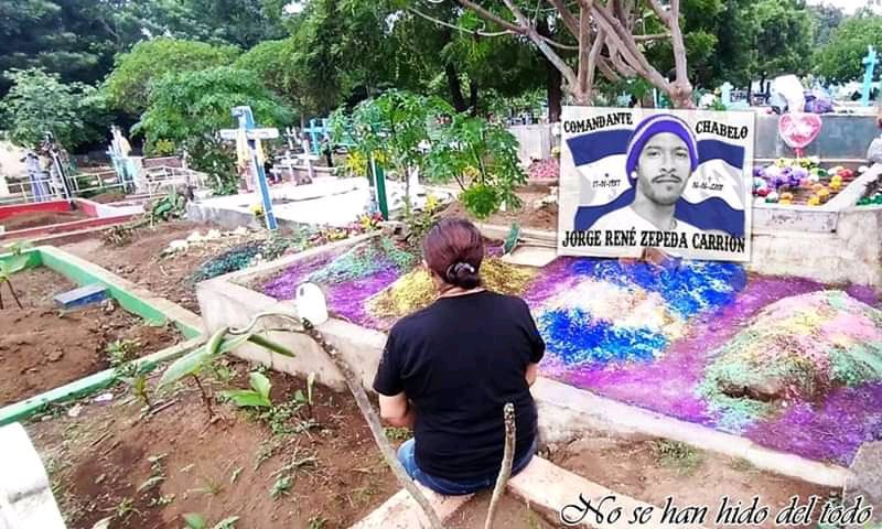 GritodAbril's tweet image. Con una foto, se destella la vida, se insiste en seguir.en no desfallecer hermanos.
Por esos muertos,nuestros muertos la resistencia seguira de pie y con ella toda NICARAGUA.
JUSTICIA!!!
Cementerio indigena de Mónimbo, Masaya. 19-04-2022

DESDE ABRIL HASTA LA LIBERTAD
