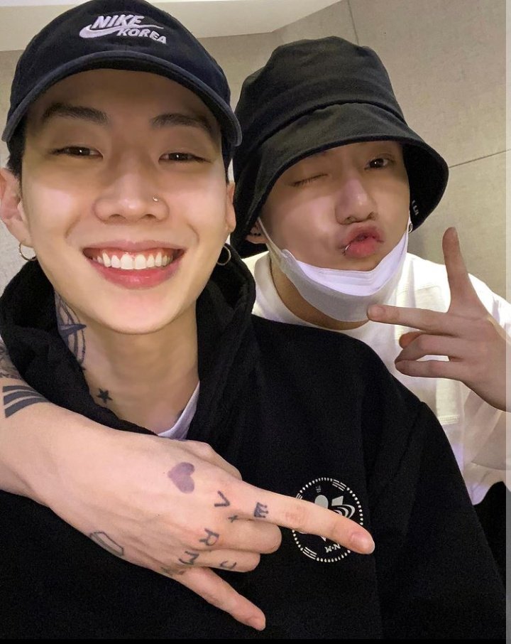 lucybsy's tweet photo. um dos rolês mais aleatórios que eu já vi 
#JUNGKOOK #JAYPARK https://t.co/809MlNpHdf