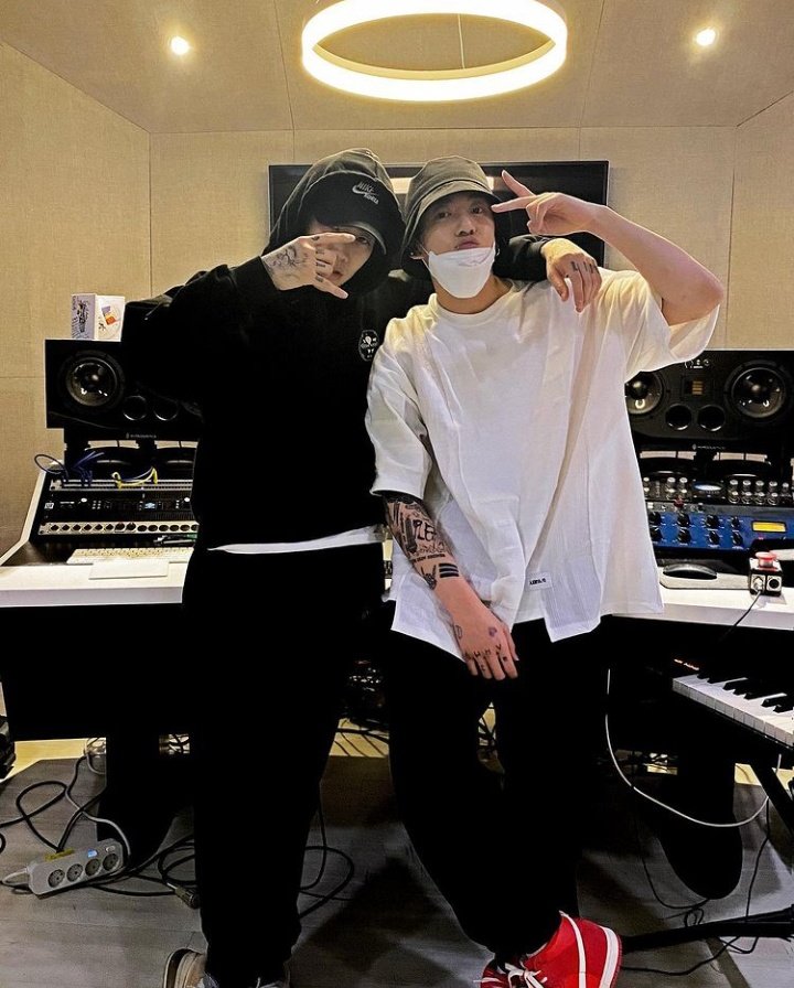lucybsy's tweet photo. um dos rolês mais aleatórios que eu já vi 
#JUNGKOOK #JAYPARK https://t.co/809MlNpHdf