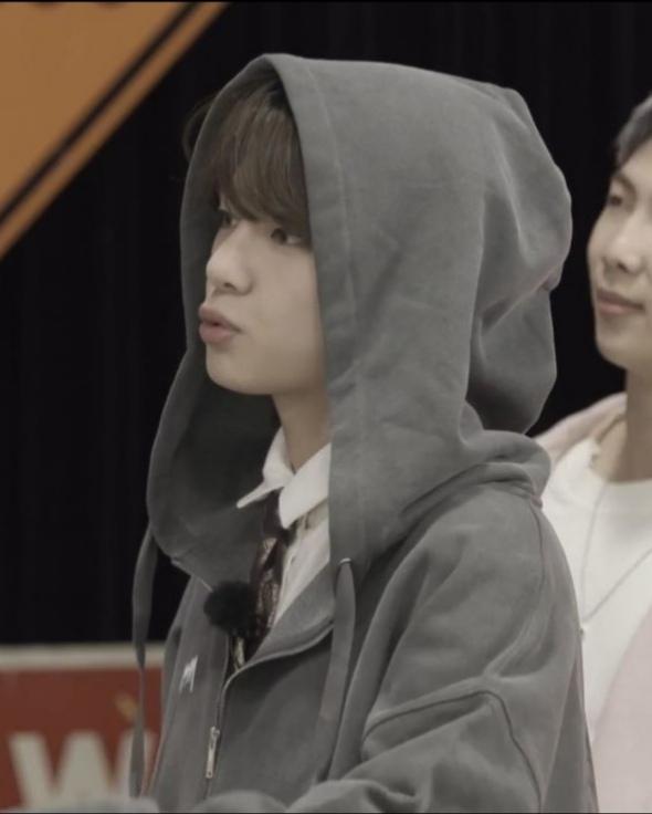 tteverse's tweet photo. ─ a #taekookau where ! 

Taehyung grew up with the Jeon twins and he is really /oblivious/, also wasn't aware of the heart eyes being directed to him by Jeongguk and Jungkook. https://t.co/OaOUbMoPIf