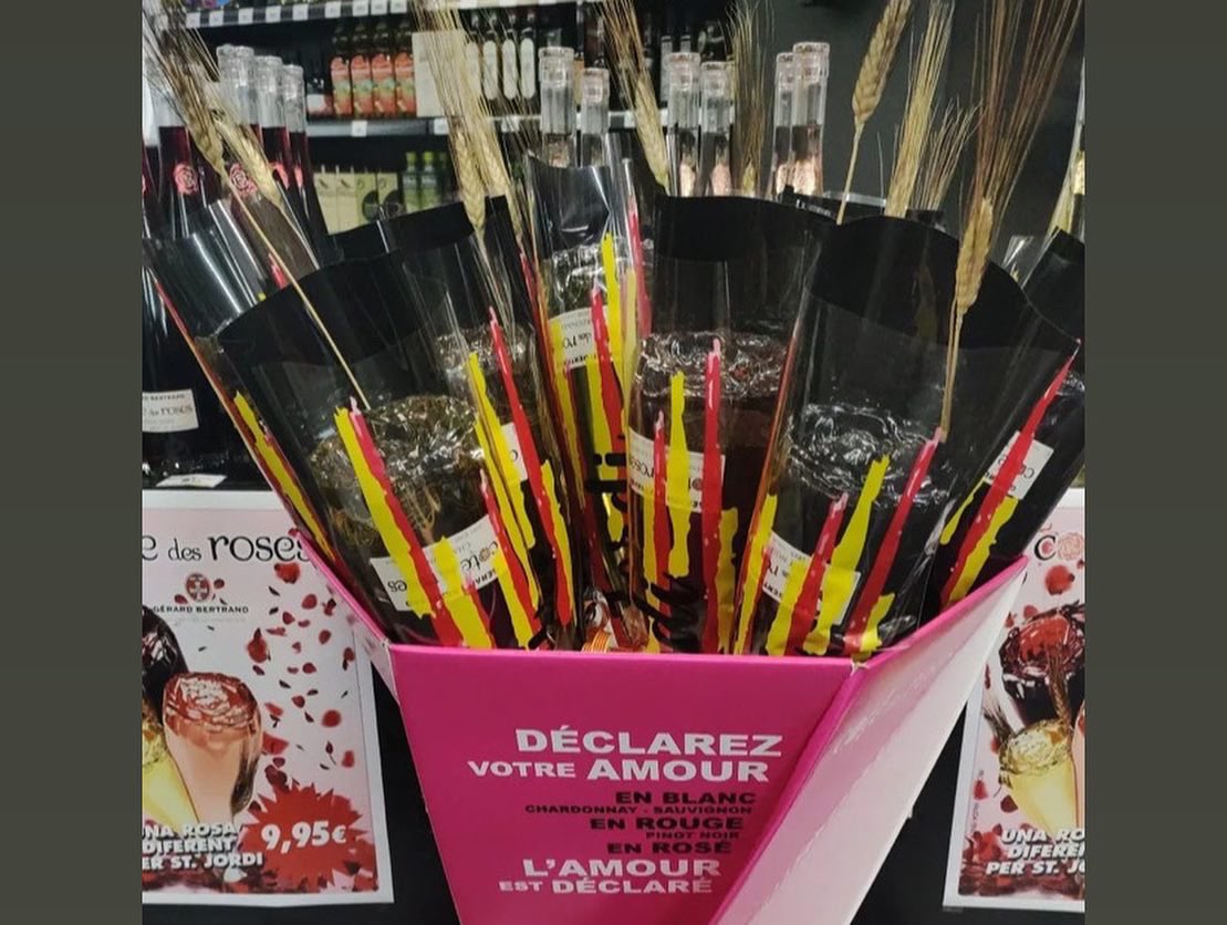 WinePalace_Es's tweet photo. Tot a punt per Sant Jordi 🌹🌹🌹

Todo preparado para Sant Jordi 🌹🌹

#winepalace #winepalacemoment #santjordi #cotedesroses https://t.co/Dlrzwb7rMK