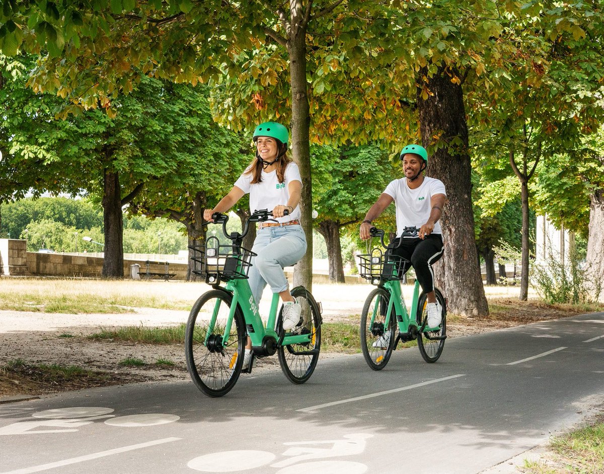 ZagDaily's tweet photo. E-Bikes in a bikeshare are a game changer: 15% faster, and three times as popular, according to data from @WMCycleHire which counted a quarter of a million bike journeys in its first year.
Read more: https://t.co/0bociq5WAu
#ZagOnDeck #ZagData https://t.co/FbxhIC5DNU