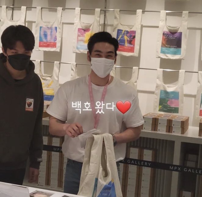 donghoyuyu's tweet image. #강동호                                   #백호
 #KANGDONGHO              #BAEKHO

Cutie babie                          Hot oppa