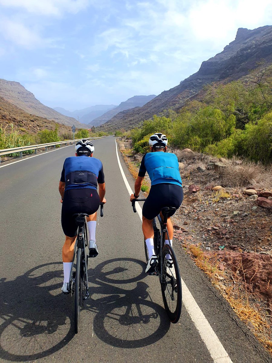 hzubeldia's tweet photo. Amazing day with the boys.

@etxeondo_ @TrekBikesSpain 

📸 @ArrozpideAitzol 

#amazingday #paradise #paradisevalley #canarias #islascanarias #cycling #cyclinglife https://t.co/eEBtppvUll