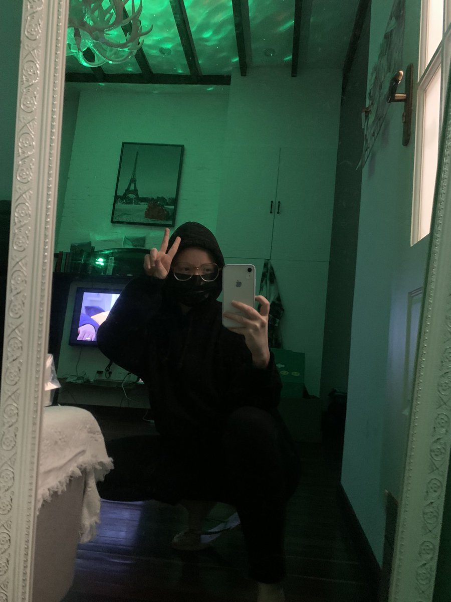 fairywubmother's tweet photo. Went on a covert operation to trade food with some new friends in my compound #justlockdownthings https://t.co/fPaC5PU2MX