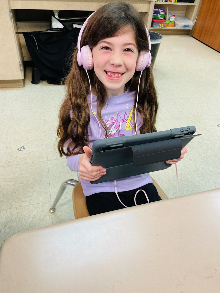ashton__dorris's tweet photo. My first graders are loving our new iPads! Making connections to learning through technology is fun! @camp_station @SumnerConnect @co_sumner https://t.co/eTYPpGlSx7