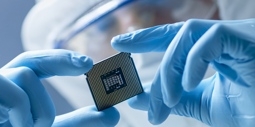 #UniBarcelona | La #UB és una de les entitats que integren #FabCat, una iniciativa que promociona Catalunya com a seu d’una de les fàbriques de semiconductors i microxips que es construiran a la Unió Europea.

👉 bit.ly/3JWgpiM