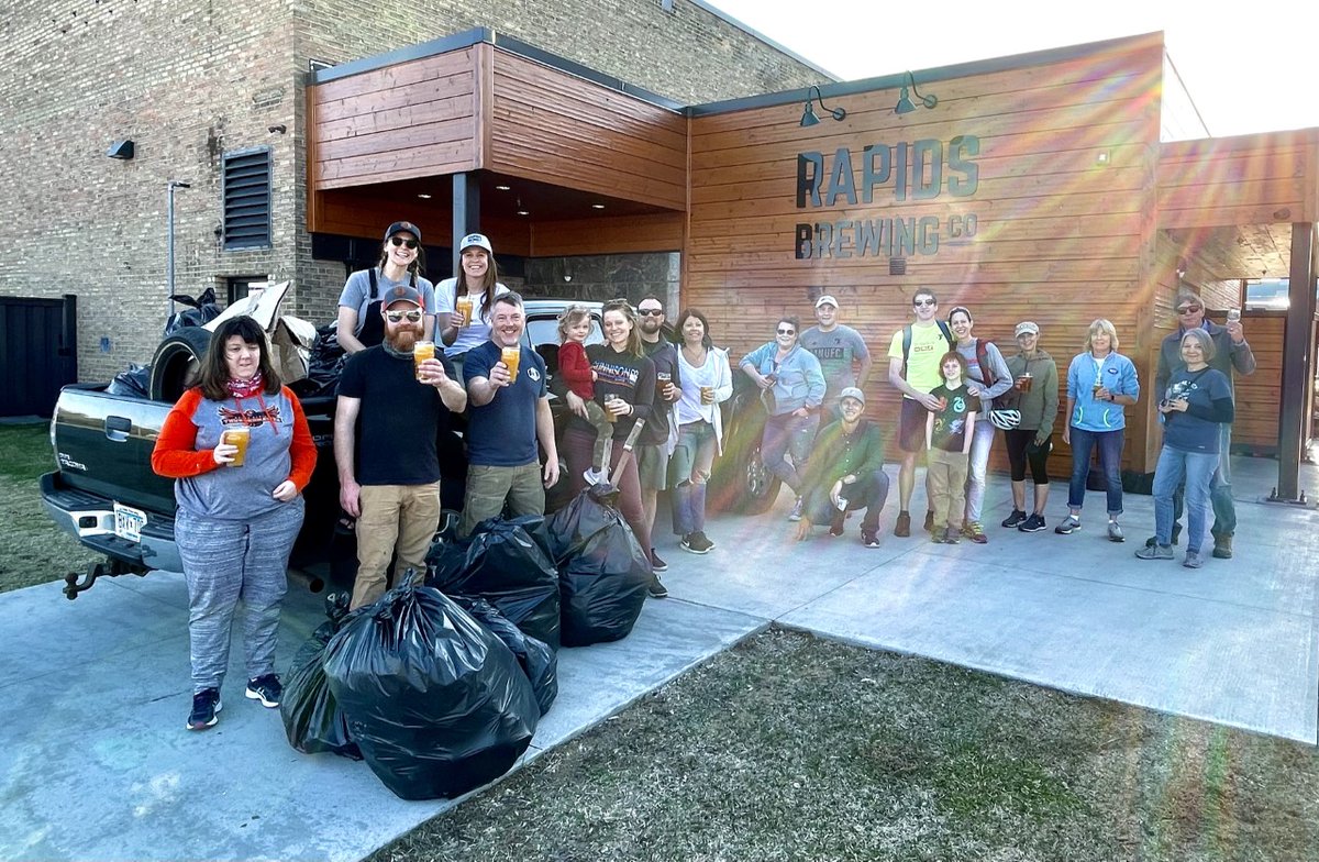 Looking for a way to celebrate #EarthDay on Friday? Join #RapidsBrewingCo. to help clean up downtown Grand Rapids at 5 p.m., then celebrate with music by Shagawa Shorty! 

Sign up for #PickUpAndPints: bit.ly/bfr-rbcp