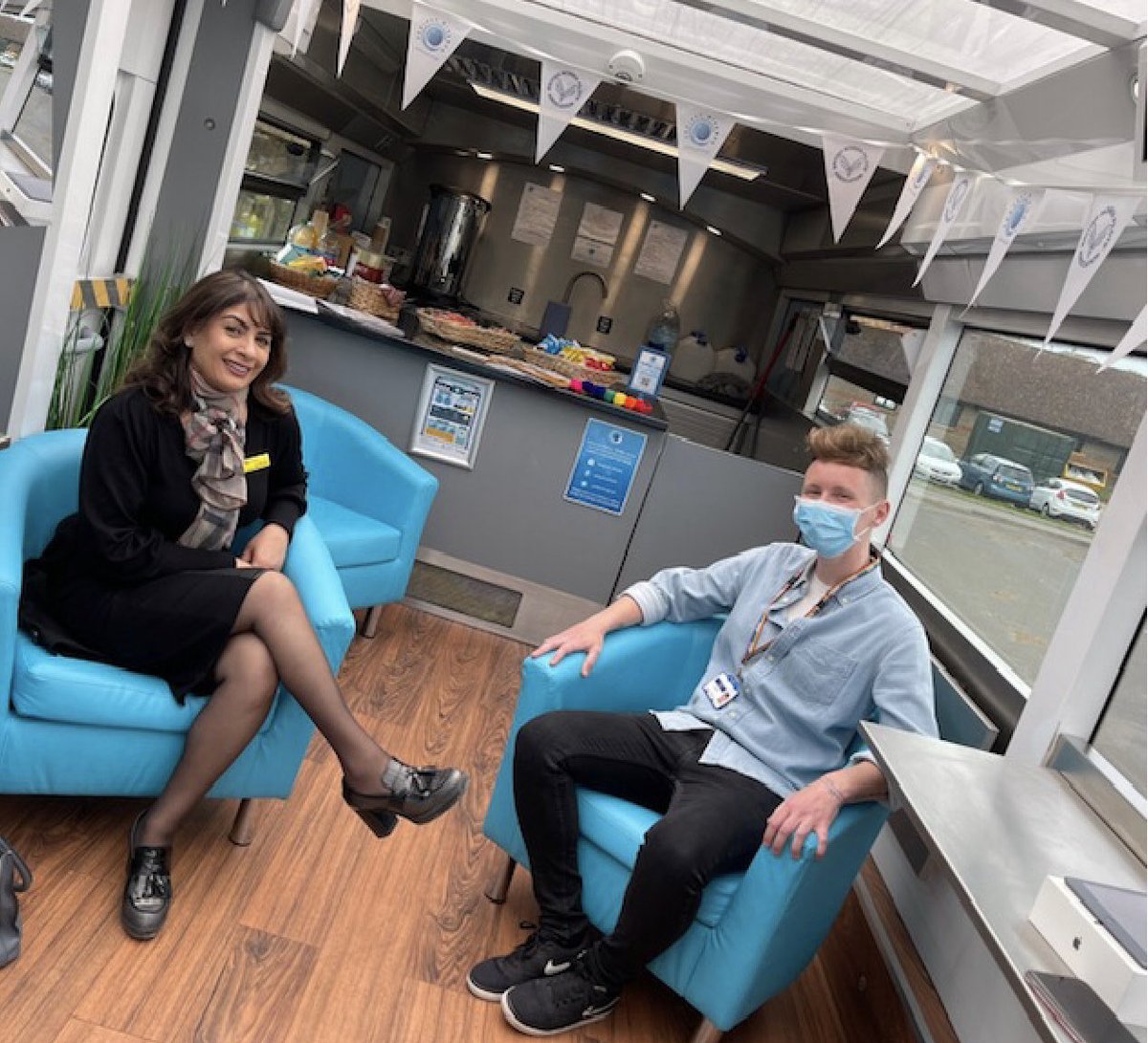 JaneKnox4's tweet photo. talking wellness is Kent and Medway’s staff MH and wellbeing service and it was a real treat to welcome Dr ⁦@QaziAfifa⁩, Executive Medical Director ⁦@kmptnhs⁩ onto our big blue bus today to chat about the valuable work the team is doing.  ⁦@NHSKMCCG⁩ https://t.co/pUi7YTtuEQ