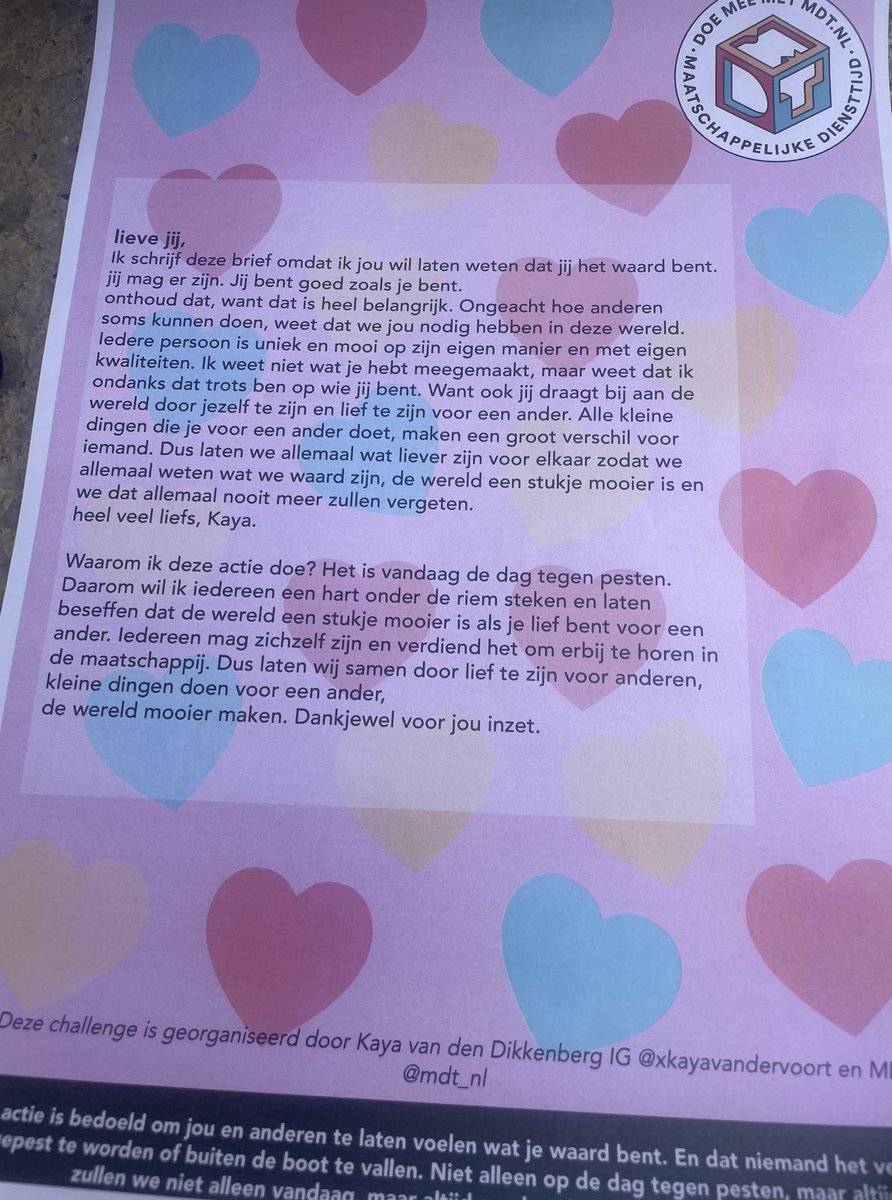 lientje1967's tweet image. Mooie actie van Kaya voor de ingang van Tweede Kamer, op deze #DagTegenPesten. Deze brief deelt ze uit. 💕❤️💙🙏
