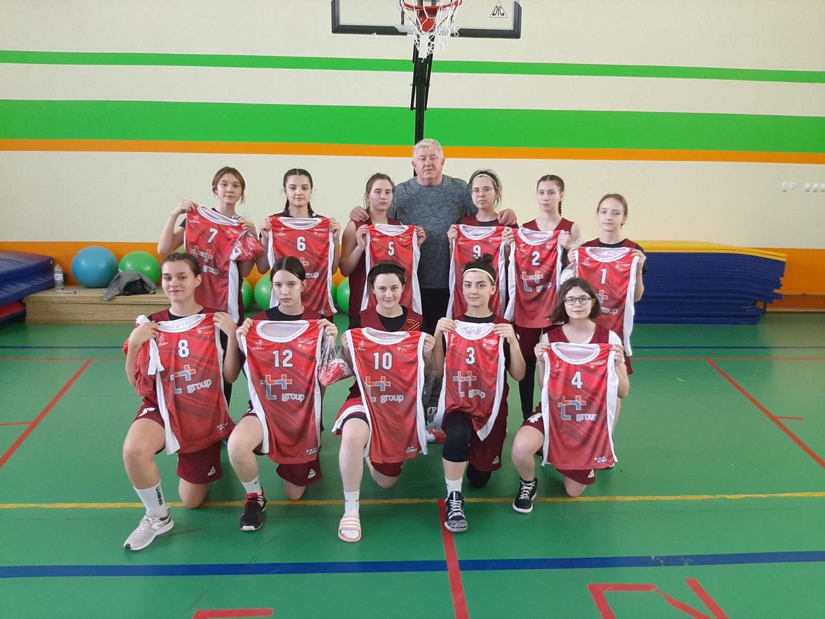 Сегодня впервые за всю историю существования команда девушек БК ЗВЕЗДА выйдя в финал Спартакиады школ Самарской области стала серебряным призёром. Эта победа  даёт нам право выступить в финале КЭС-БАСКЕТ. 
Это большое достижение нашей команды! ГОРДИМСЯ девушками м.р. Волжский!!!