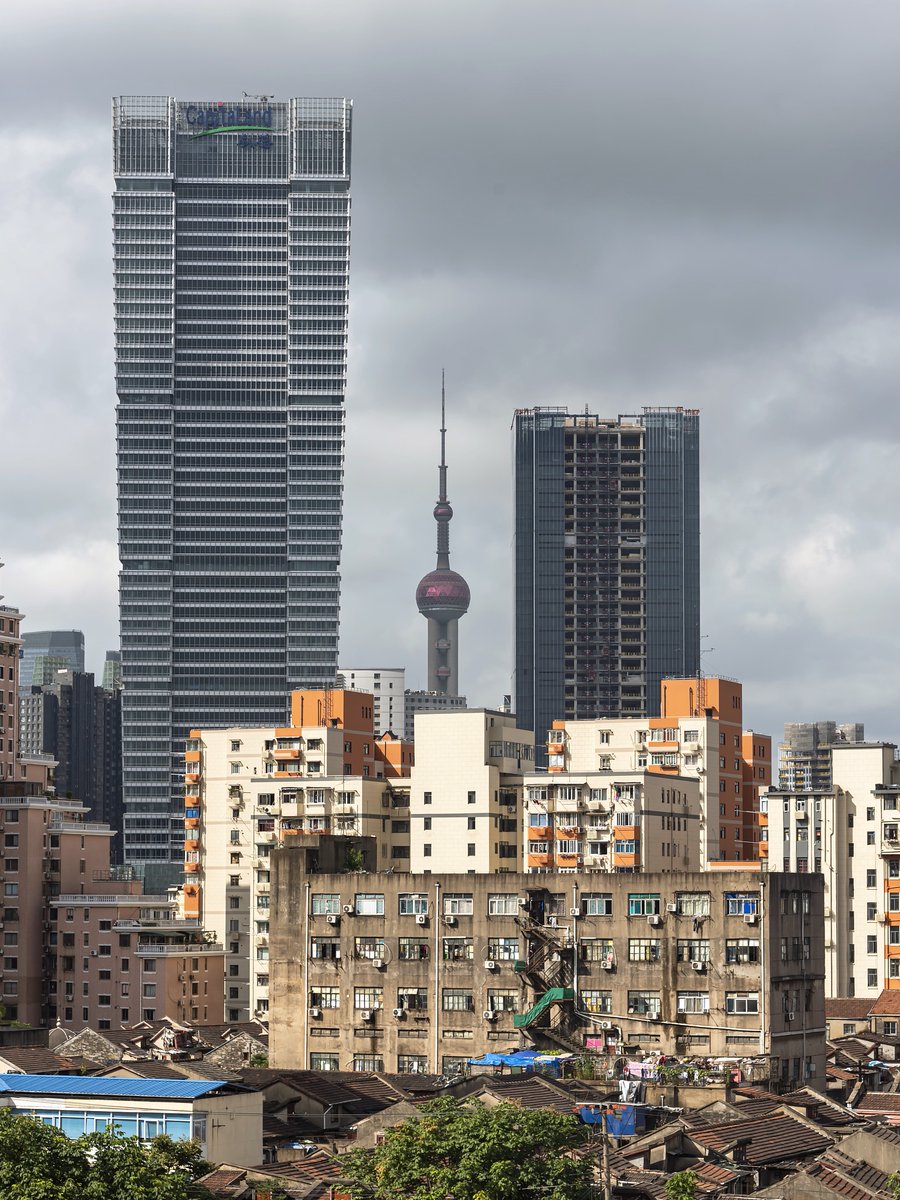 ShanghaiEye's tweet photo. Last year today. The similar weather, the similar clouds, but different breeze. #pearltower #cloudy #cloudysky #cloudyweather #clouds #cloudscape #cityscape #lastyeartoday #lastyear #cityscapephotography #cloudphotography https://t.co/vyNrcMx5zg