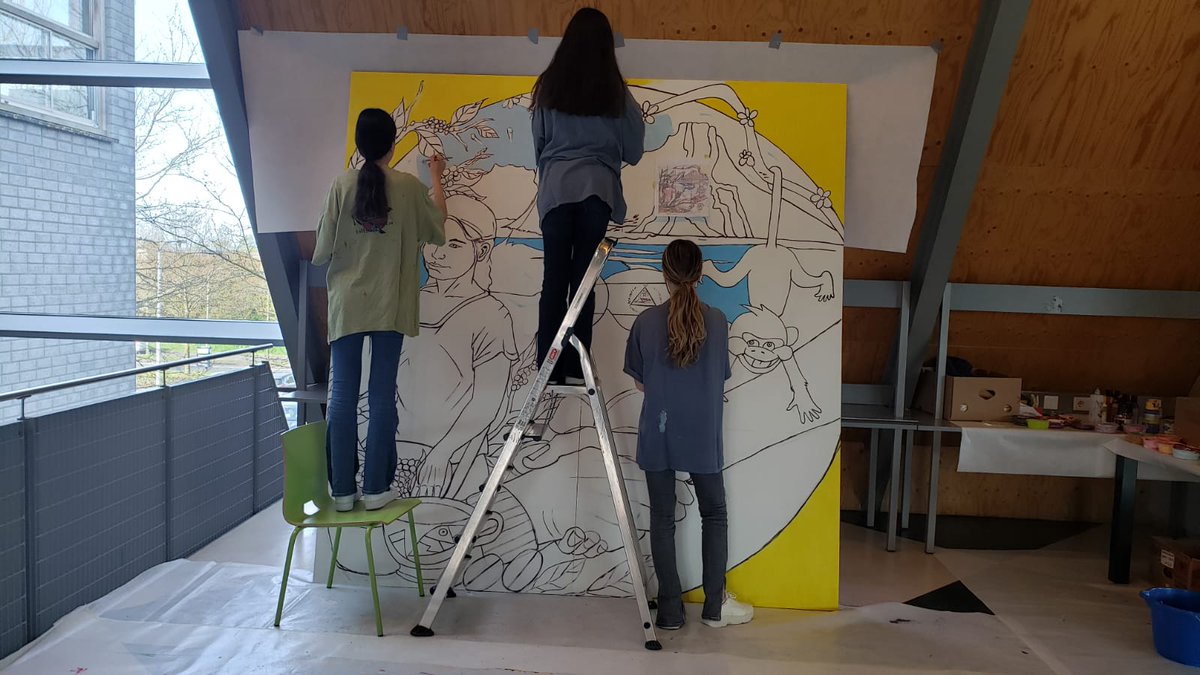 StedenbandenNic's tweet photo. Donderdag 14 april is op #BeatrixCollege #Tilburg de muurschildering van #tweetaligeHavoStudenten +onze kunstenaar Manuel Alaniz Gamez @FUNARTENIC #Nicaragua onthuld. #LBSNN is in gesprek #Beatrix om jaarlijkse met nieuwe studenten muurschildering #tilburg4globalgoala  te maken. https://t.co/BljOwClhKd