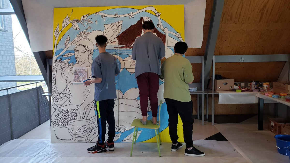 StedenbandenNic's tweet photo. Donderdag 14 april is op #BeatrixCollege #Tilburg de muurschildering van #tweetaligeHavoStudenten +onze kunstenaar Manuel Alaniz Gamez @FUNARTENIC #Nicaragua onthuld. #LBSNN is in gesprek #Beatrix om jaarlijkse met nieuwe studenten muurschildering #tilburg4globalgoala  te maken. https://t.co/BljOwClhKd