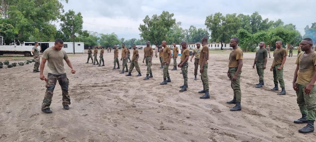 Cinquante militaires français déployés dans la région de #Kinshasa ont débuté la formation du 2e bataillon jungle avant engagement opérationnel à l'est de la #RDC.

Au programme, aguerrissement, tir, combat et autres formations périphériques.