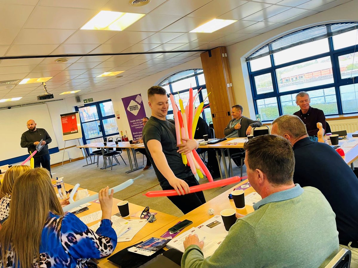 shoutnetwork's tweet image. A massive thank you to Shane from  @StoneCreate for presenting at our Preston Tuesday morning group! ✨

I'm sure everyone had fun making balloon animals at the end of the meeting...🤣