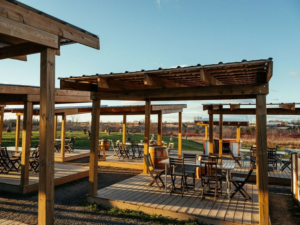 normhardie's tweet photo. Oh so close... Our pizza oven and outdoor patio open this Friday. We will be open 7 days a week serving wood-fired pizzas, organic salads, and PEI's freshest oysters.
#PECwine #DrinkLocal #PrinceEdwardCounty #VisitPEC #CountyUp #VQA #VQAwines #VQAWines… https://t.co/uAY2OaPPgp https://t.co/6DKl1OO4N9
