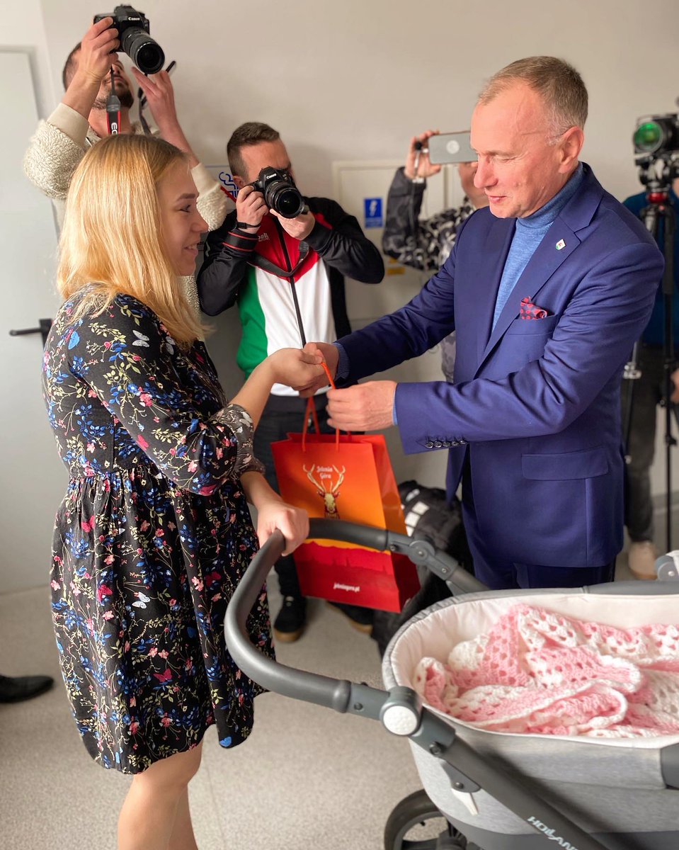 <a href="/Jelenia_Gora/">Miasto Jelenia Góra</a> wita pierwszą jeleniogórzankę pochodzenia ukraińskiego.🤝

Sofia urodziła się 11 kwietnia w jeleniogórskim szpitalu. Jej mama- Ukrainka, która w naszym mieście pojawiła się 6 marca pochodzi z Berdyczowa. 

Obecnie mieszka w Hotelu zarządzanym przez Termy Cieplickie.