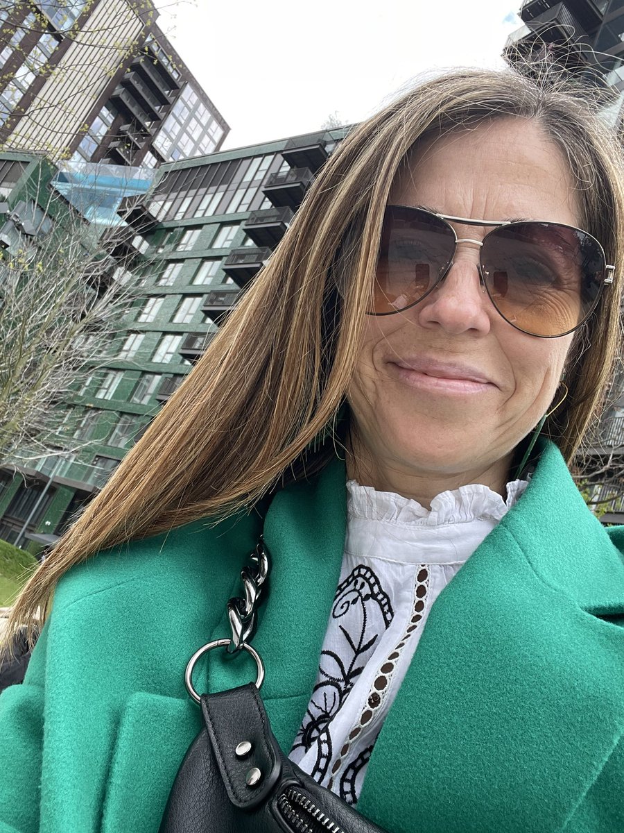 jopheadinheels's tweet photo. The things that you do for the daughter in the holidays…. Currently sat outside (along with loads of other parents 🤣) the US Embassy in a London whilst she has her visa appointment #campleaders #summer #parentinggoals ps can you spot the pool? 🤨 not sure I fancy a dip 😬 https://t.co/IB330z0SXL