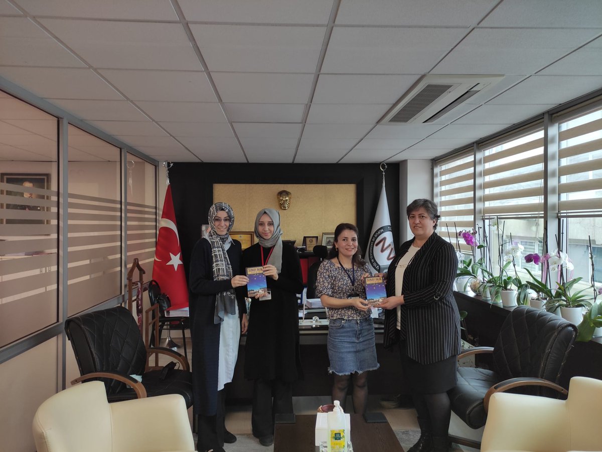 Vatandaşlarımızın CİMER,Kaymakamlık maili ve sosyal medyada övgüyle bahsettiği, takdir mesajları yazdığı personelimiz Merve ŞAHİN, Hatice ACAR ve Merve AKBULUT'a kitap hediye ettik.
Güler yüzleri hiç solmasın.
#HayatınızınHerAnında
<a href="/sefikaygol/">Şefik AYGÖL</a> <a href="/sislikaymakam/">Şişli Kaymakamlığı</a> <a href="/HacTemel/">Hacı Temel</a> <a href="/TCNufus/">Nüfus ve Vatandaşlık İşleri Genel Müdürlüğü</a>