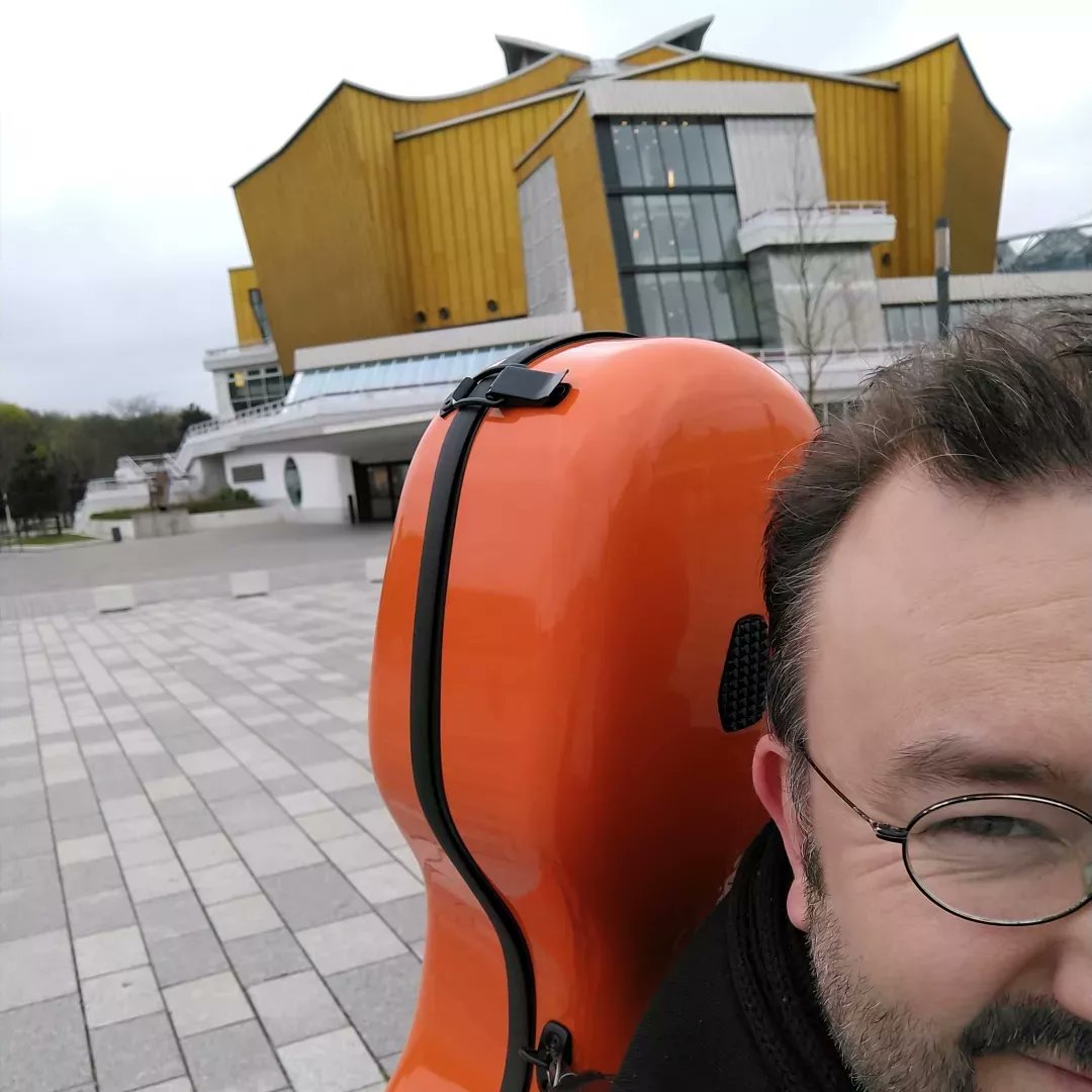 theorangecase's tweet photo. The last St. John Passion was over 3 years ago. And this year we were finally allowed&able to perform it. Good friends again, #BerlinerPhilharmonie again, standing ovations again!
#tbt #Berlin #Bach #StJohnPassion #Easter #Concert #Cello #Nerd #OnTour #TheOrangeCase #Bärenreiter https://t.co/gex8qxlHmr