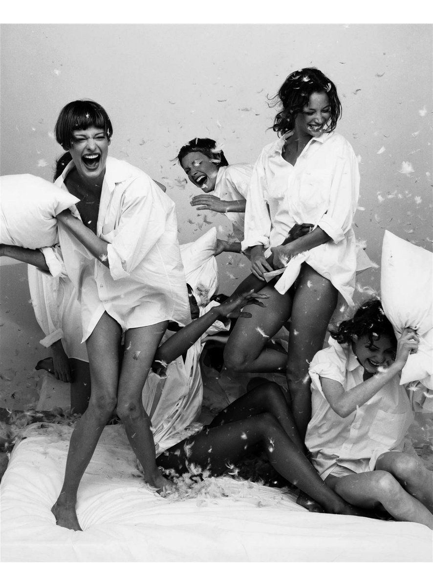 Friends Will Be Friends

© Steven Meisel Vogue Italia May 1993 [Linda Evangelista, Naomi Campbell, Amber Valletta, Christy Turlington &amp; Shalom Harlowvogue]