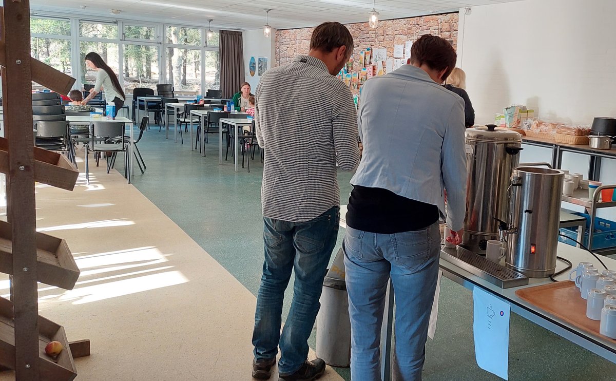 gem_Oldebroek's tweet photo. Wil jij je inzetten voor de Oekraïense vluchtelingen in onze gemeente? Kun je goed organiseren, luisteren en je inleven in anderen? Dan zoeken we jou om te helpen bij de opvang in het Buitencentrum op ’t Loo!

Wil je je aanmelden of meer weten? ➡️ https://t.co/ajc7ItSBha https://t.co/tyEPdLYoex